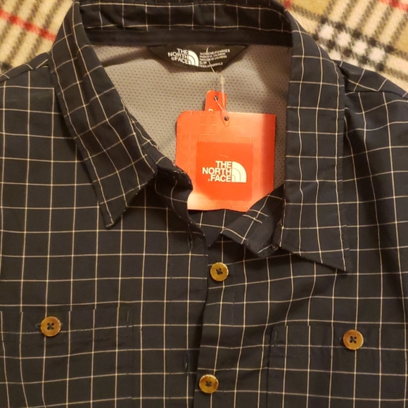 The North Face size small button up. NWT - Picture 5 of 6